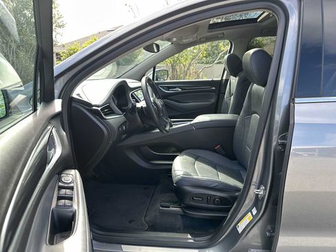 Used 2021 Buick Enclave Essence w/ Sound and Sites Package AWD/4WD image 2