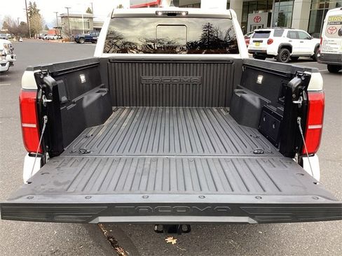 Used 2024 Toyota Tacoma TRD Sport image 31