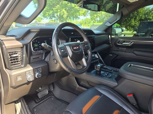 Used 2022 GMC Sierra 1500 AT4 w/ AT4 Preferred Package AWD/4WD image 11