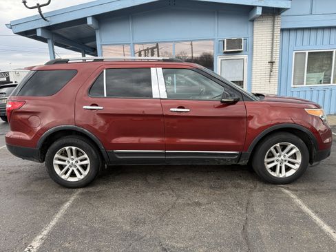 Used 2014 Ford Explorer XLT w/ Equipment Group 202A image 6