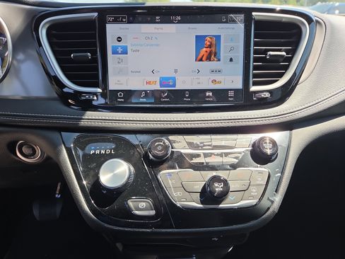 New 2026 Chrysler Pacifica Select FWD image 6