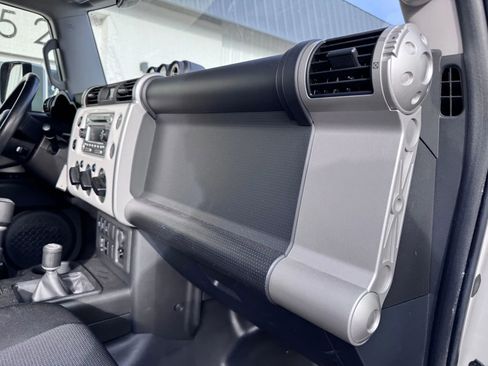 Used 2014 Toyota FJ Cruiser 4WD w/ Upgrade Package image 10