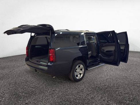 Used 2019 Chevrolet Suburban LT w/ LT Signature Package AWD/4WD image 12