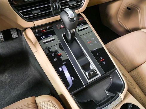 Used 2026 Porsche Macan Turbo AWD/4WD image 18