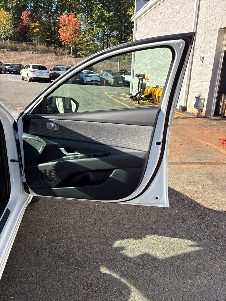 New 2026 Hyundai Elantra SEL Sport FWD image 17