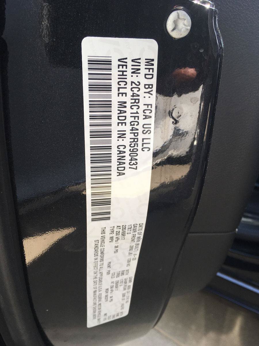 Used 2023 Chrysler Pacifica Touring FWD image 39
