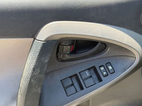 Used 2012 Toyota RAV4 FWD w/ Value Pkg image 5