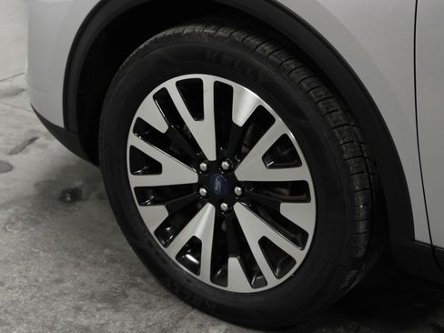 Used 2020 Ford Escape SE Sport image 9