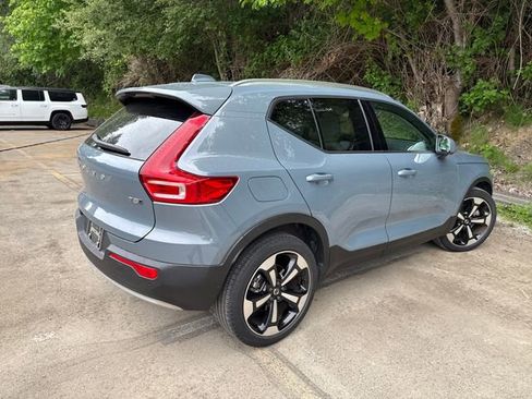 Used 2020 Volvo XC40 T5 Momentum w/ Protection Package Premier AWD/4WD image 7