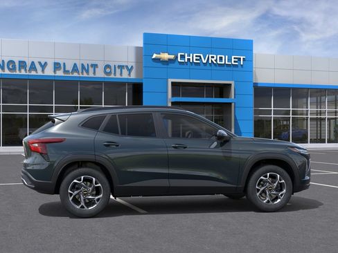 New 2026 Chevrolet Trax LT w/ Driver Confidence Package FWD image 5