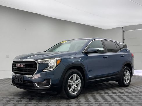 Used 2024 GMC Terrain SLE FWD image 2