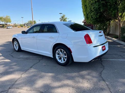 Used 2022 Chrysler 300 Touring image 6