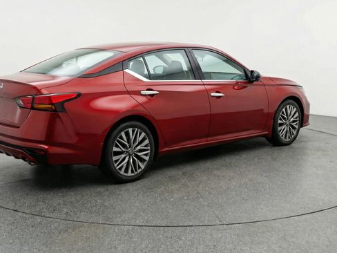 Used 2025 Nissan Altima 2.5 SV image 6