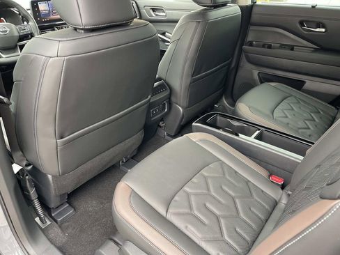 New 2026 Nissan Pathfinder Platinum w/ Lighting Package AWD/4WD image 19