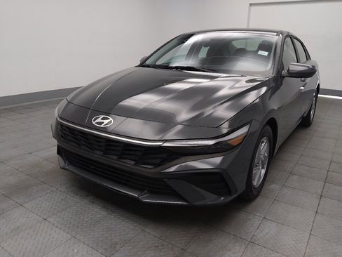 Used 2025 Hyundai Elantra SE FWD image 15