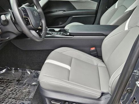 Used 2026 Toyota Camry SE FWD image 15