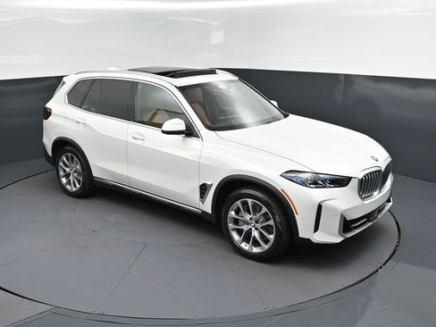New 2026 BMW X5 xDrive50e w/ Climate Comfort Package image 36