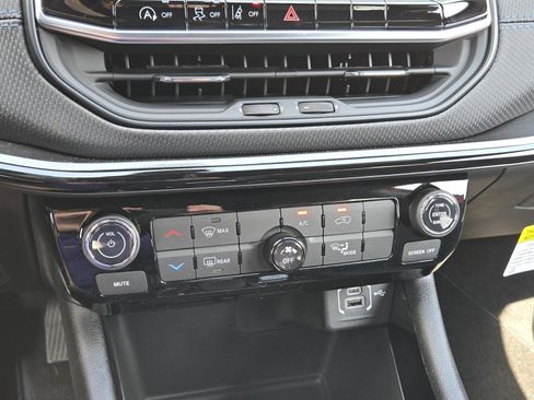 New 2025 Jeep Compass Latitude w/ Altitude Special Edition image 11