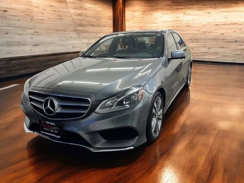 Used 2016 Mercedes-Benz E 350 4MATIC Sedan image 3