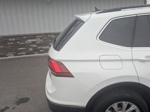 Used 2018 Volkswagen Tiguan SE w/ 3rd Row Seat Package image 12