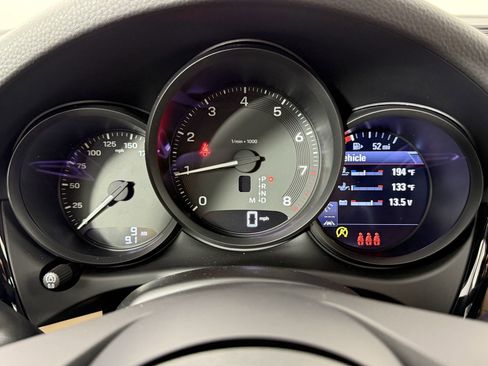 Certified 2026 Porsche Macan AWD/4WD image 24