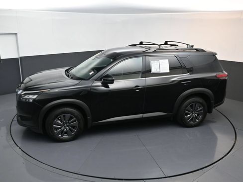 Used 2024 Nissan Pathfinder SV w/ Lighting Package (N92) FWD image 19