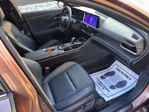 Used 2025 Toyota Crown Signia Limited image 31