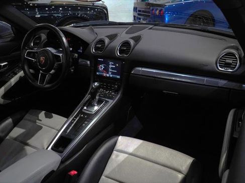 Used 2018 Porsche 718 Cayman RWD image 22