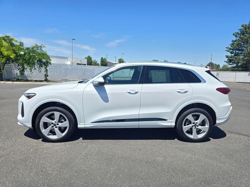 Certified 2025 Audi Q5 Premium w/ Premium Plus AWD/4WD image 3