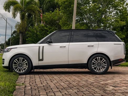 Used 2023 Land Rover Range Rover SE AWD/4WD image 2