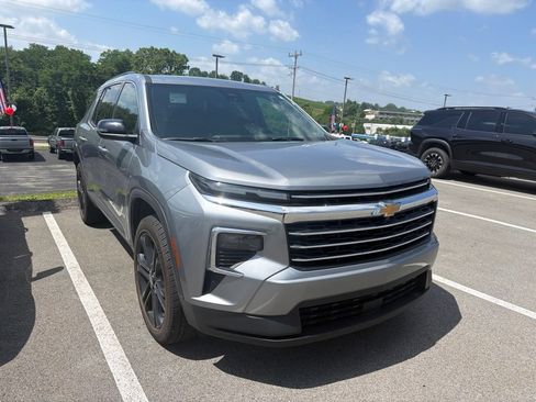 Used 2026 Chevrolet Traverse LT w/ LPO, Floor Liner Package AWD/4WD image 1