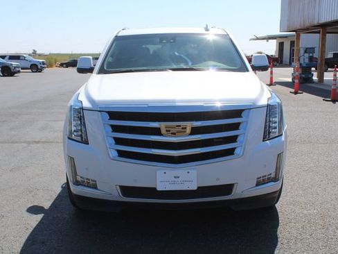 Used 2020 Cadillac Escalade Luxury RWD image 11
