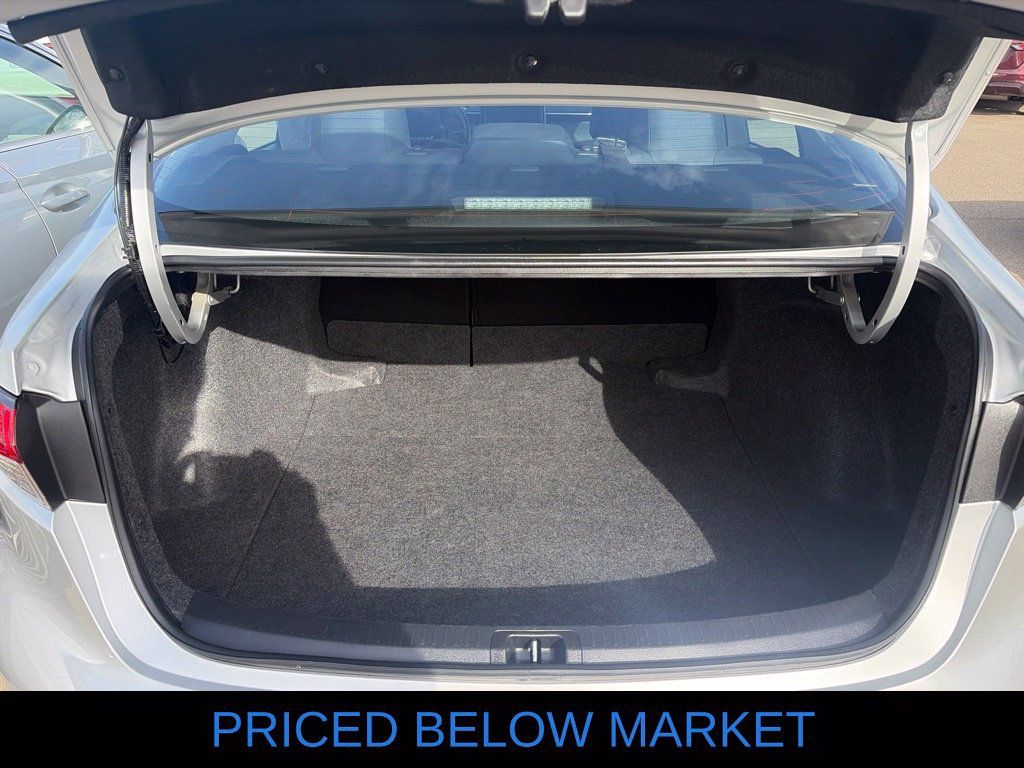Used 2025 Toyota Corolla LE FWD image 10