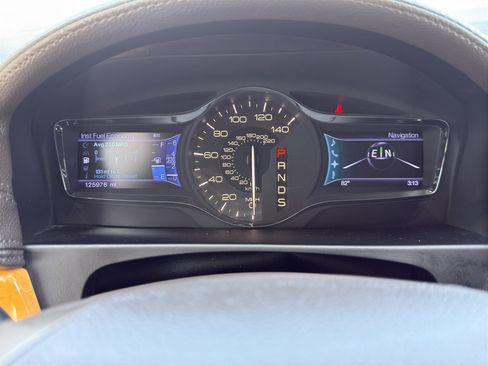 Used 2013 Lincoln MKX FWD image 16