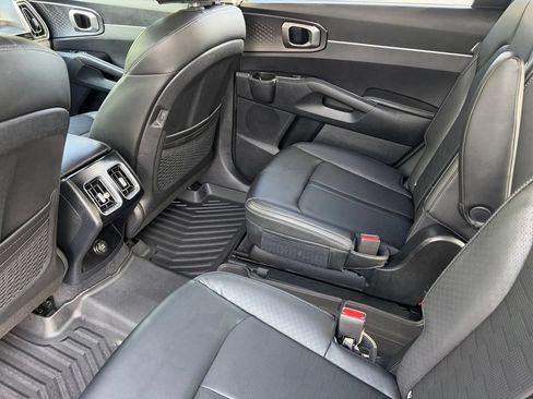 Used 2025 Kia Sorento EX w/ Panoramic Sunroof Package FWD image 16