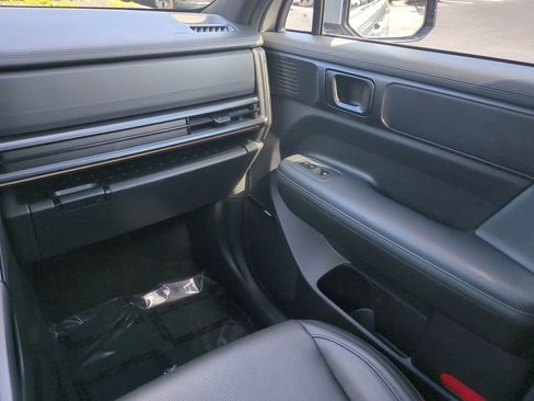 Used 2024 Hyundai Santa Fe Calligraphy image 17