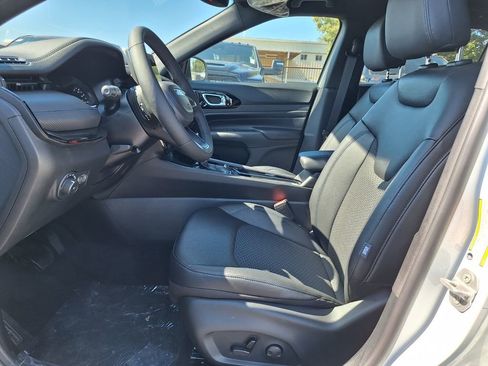 New 2026 Jeep Compass Latitude w/ Quick Order Package 29K AWD/4WD image 12
