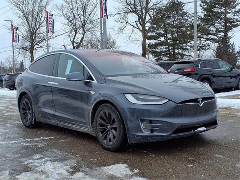 Used 2016 Tesla Model X 90D image 3