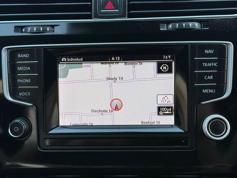 Used 2015 Volkswagen Golf R 4-Door image 21