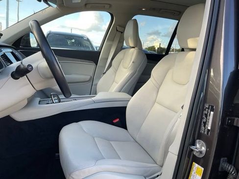 Certified 2023 Volvo XC90 B5 Plus AWD/4WD image 11