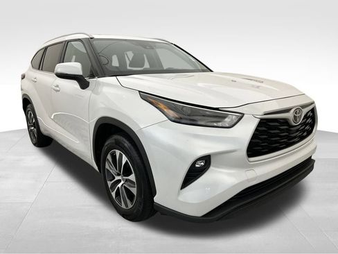 Used 2024 Toyota Highlander LE image 7