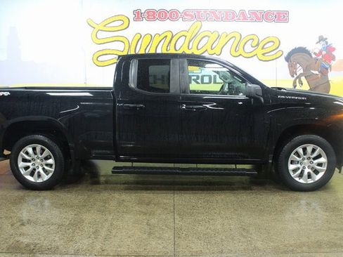 Used 2023 Chevrolet Silverado 1500 Custom image 1