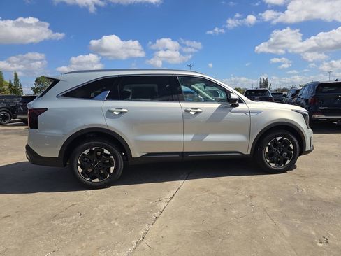 New 2026 Kia Sorento S FWD image 9