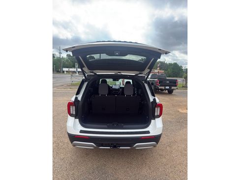 New 2026 Ford Explorer Platinum image 15