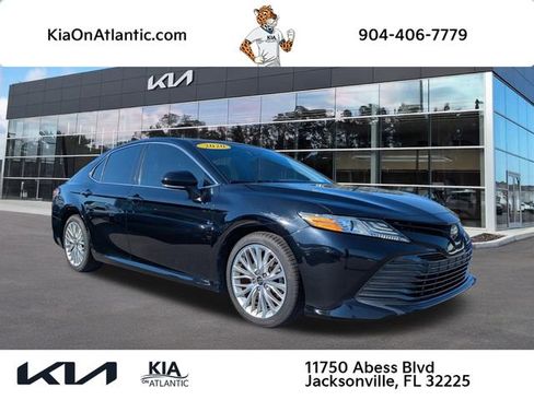 Used 2020 Toyota Camry XLE FWD image 1