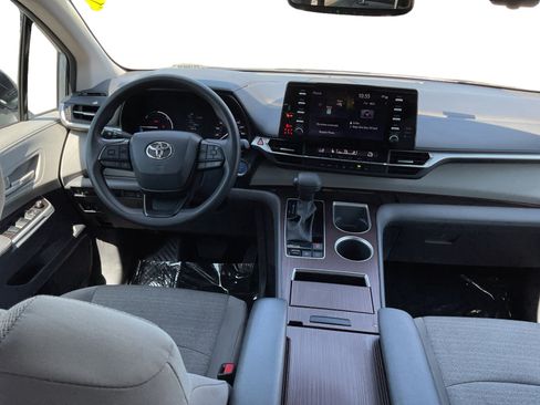 Used 2023 Toyota Sienna LE w/ LE Plus Package FWD image 14