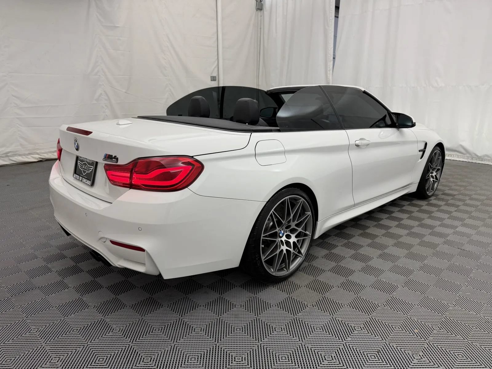 Used 2018 BMW M4 Convertible RWD image 6