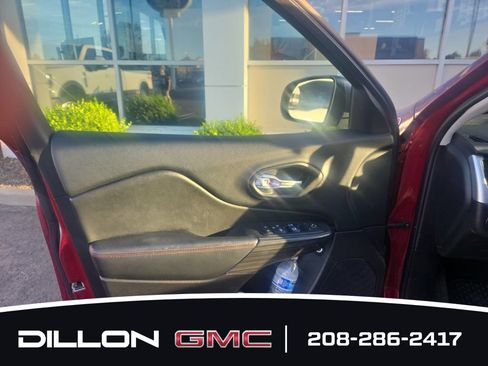 Used 2016 Jeep Cherokee Trailhawk w/ Leather Interior Group AWD/4WD image 12