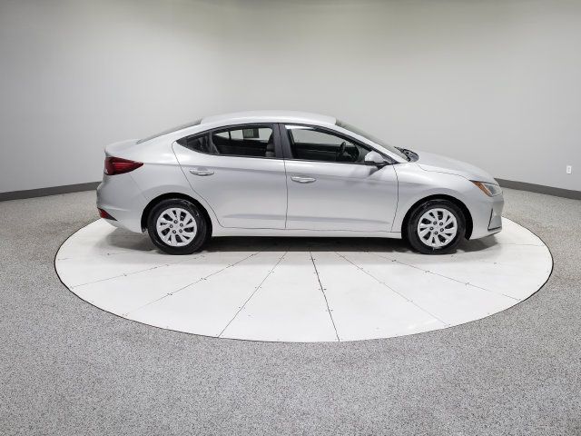 Used 2019 Hyundai Elantra SE FWD image 4