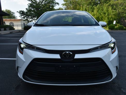 Used 2025 Toyota Corolla LE FWD image 5